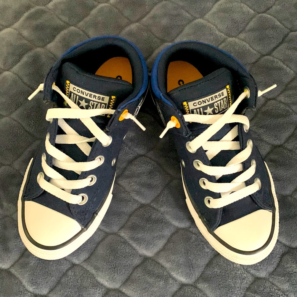 Boys converse